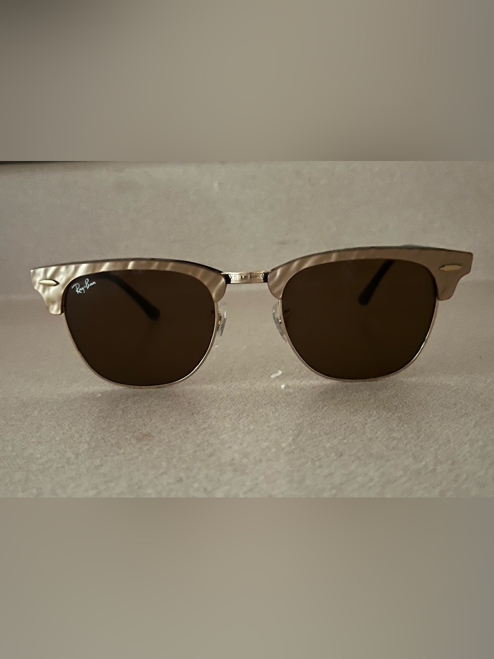 Iconic Ray-Ban Clubmaster Sunglasses in Arista/Brown  w/ Original Case